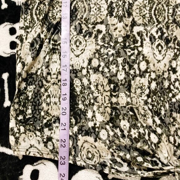 REITMANS Abstract geometric print v-neck tie-waist t-shirt ~ MEDIUM LARGE XL top - Picture 7 of 14